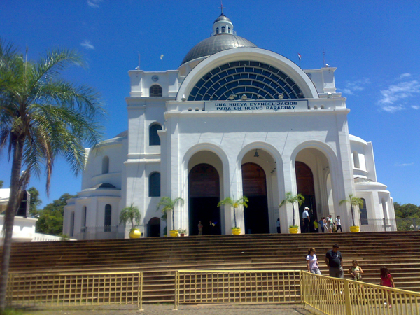 IMÁGENES DEL SANTUARIO DE LA VIRGEN DE CAACUPÉ (FOTOGRAFÍAS DEL PORTALGUARANI.COM)